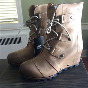 Sorel “Joan of Arctic” Wedge Boot 8.5